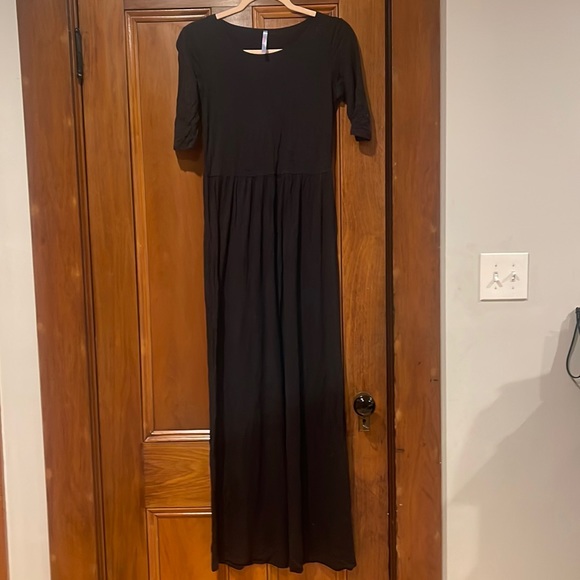 Black Short Sleeve Maxi - Picture 1 of 3